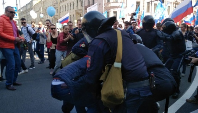 У Росії вже затримали більш ніж 120 демонстрантів