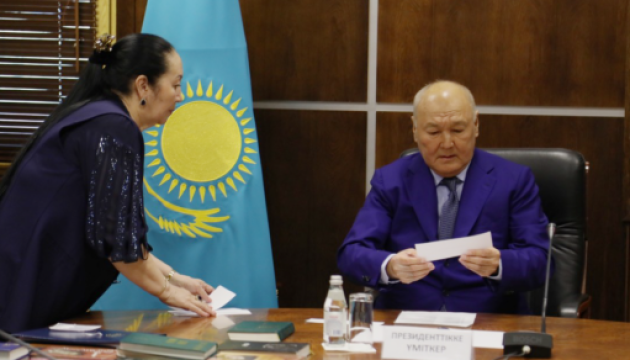 Кандидата у президенти Казахстану зняли з виборів через незнання державної мови