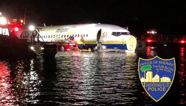 Boeing 737 упал в реку во Флориде