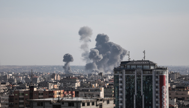 Ізраїль у відповідь на обстріл вразив 120 цілей у секторі Газа