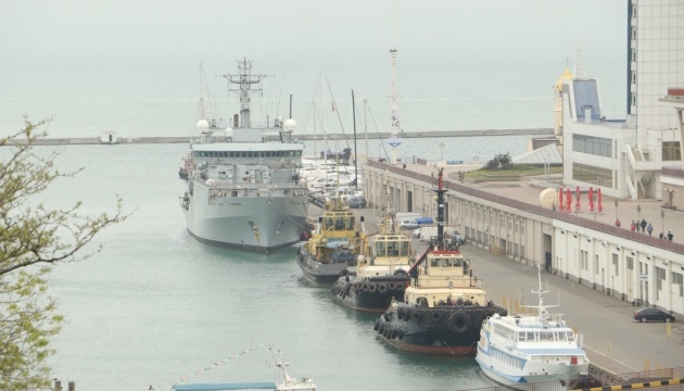 オデーサ港に英国海軍測量船エコーが寄航
