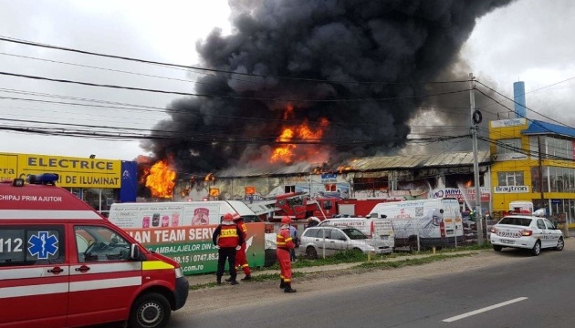 Під Бухарестом горить великий торговий центр, є постраждалі