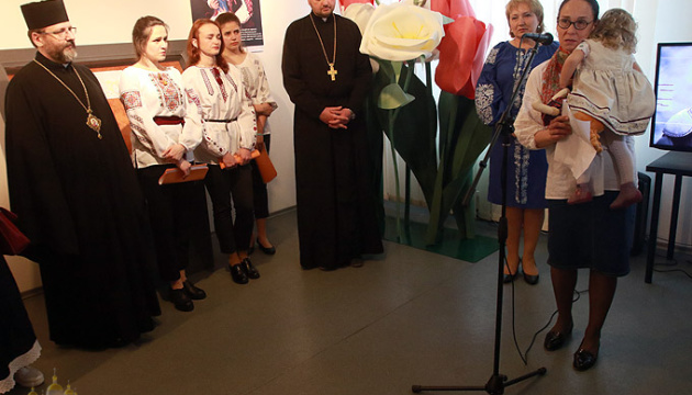 Глава УГКЦ відкрив фотовиставку портретів матерів загиблих воїнів