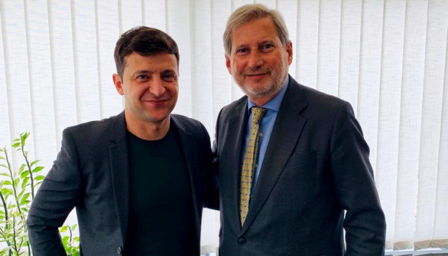 EU Commissioner Hahn offers full support to Ukraine’s President-elect Zelensky
