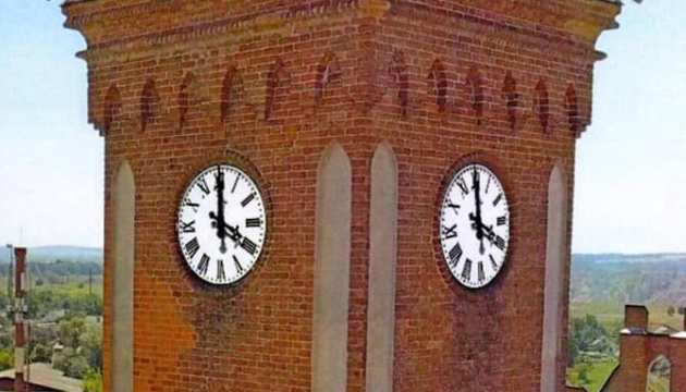 На неоготичному костелі в Гнівані з'явиться аналог оригінального годинника