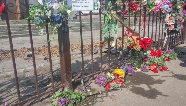 В Одесі підпалили квіти та таблички в пам’ять про загиблих 2 травня