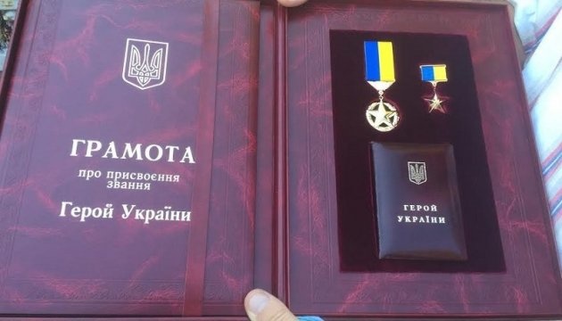 Poroshenko confers Hero of Ukraine title on SBU chief Poroshenko confers Hero of Ukraine title on SBU chief