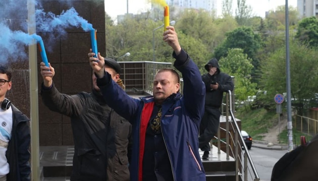 Звільнити Сенцова: генконсульство РФ в Одесі занурили у синьо-жовтий дим