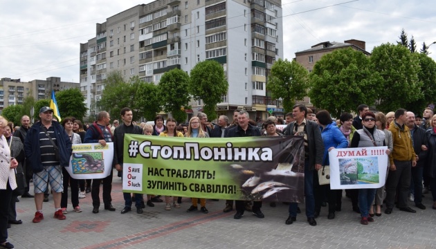 У Новограді-Волинському зібрали віче проти забруднення річок Случ і Хомора