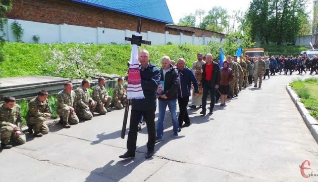 Un parachutiste de 51 ans tué dans le Donbass est enterré à Khmelnitsky