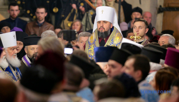 Священнослужителі збираються на Синод
