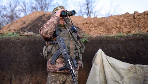 Окупанти обстріляли з БМП українських бійців під Павлополем