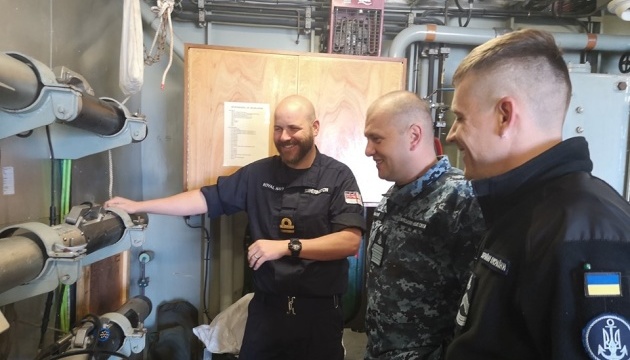 Українські військові моряки пройшли стажування на борту британського корабля