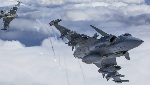 Suecia considera enviar aviones de combate Gripen a Ucrania