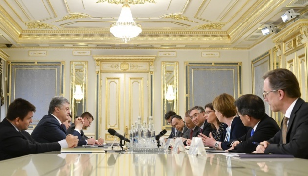 Poroshenko calls on ambassadors of G7 to continue support Ukraine