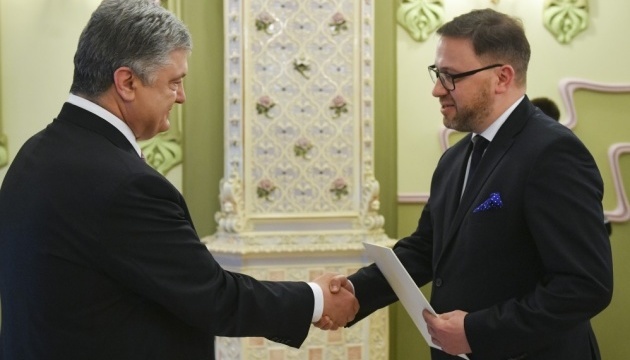 President receives credentials from ambassadors of number of foreign states