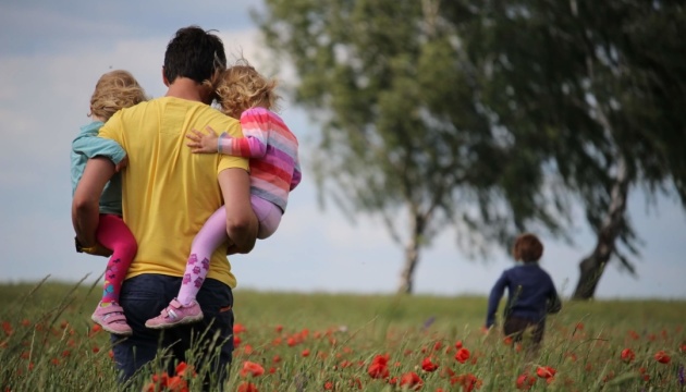 В Україні можуть дозволити чоловікам брати «дитячі» відпустки