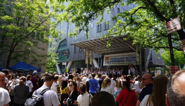 Etwa 10.000 Besucher bei ukrainische Festival in New York – Fotos, Video