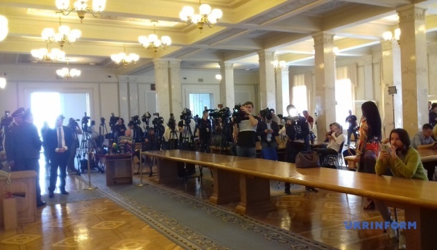 У Раді облаштували прес-зону - вже зібралися близько 200 журналістів