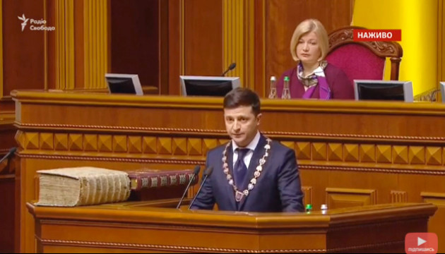 ゼレンシキー氏、ウクライナ国民への忠誠を宣誓　大統領へ就任
