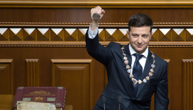 Volodymyr Zelensky entre dans les fonctions de Président de l’Ukraine 