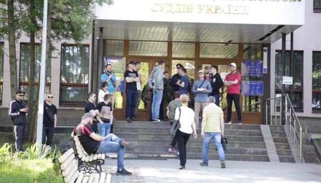 ВККС заявляє про блокування своєї роботи особами “спортивної зовнішності” ВККС заявляє про блокування своєї роботи особами “спортивної зовнішності”