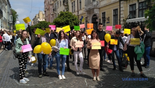 Вікторина та «жива» карта України: у Чернівцях відзначили День Європи