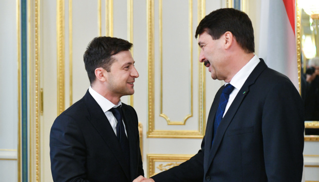 Le président de la Hongrie déclare le contenu de son entretien avec Zelensky