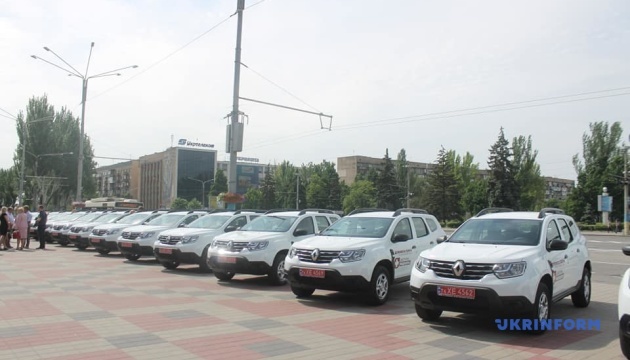 Сільським амбулаторіям на Запоріжжі передали 17 автомобілів