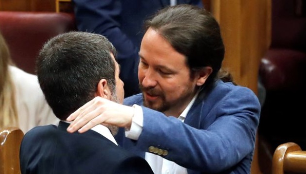 Ув'язнених каталонських депутатів привезли у парламент Іспанії