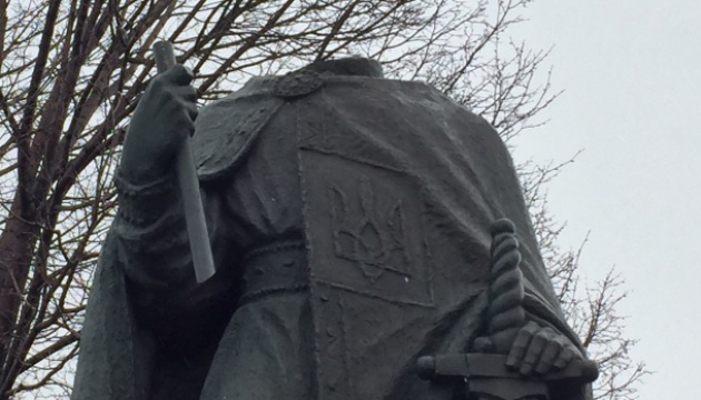 Біля української церкви у Вінніпегу пошкодили пам’ятник святому Володимиру