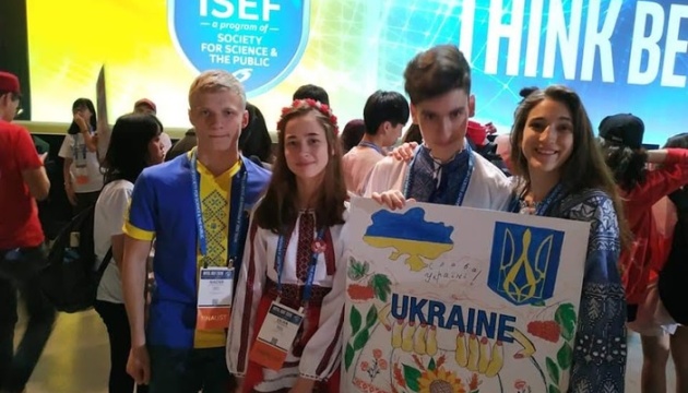 Школярка з Донеччини стала призеркою міжнародного наукового конкурсу в США Школярка з Донеччини стала призеркою міжнародного наукового конкурсу в США