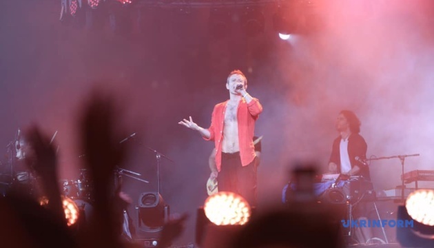 人気ロックグループ「オケアン・エリジ」が大型コンサート開催　クリミア・タタール民族応援歌も披露