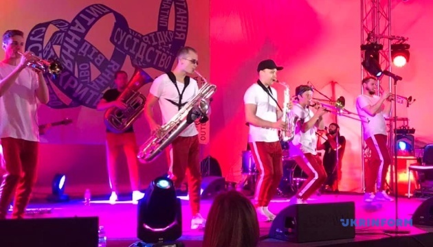 Гурт HeartBeat Brass Band закрив цьогорічний «Книжковий Арсенал»
