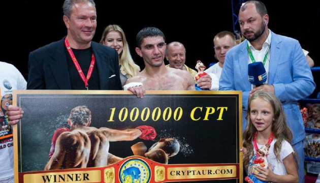 Український боксер Далакян отримає 1 млн CPT за свій бій з Таворнхамом