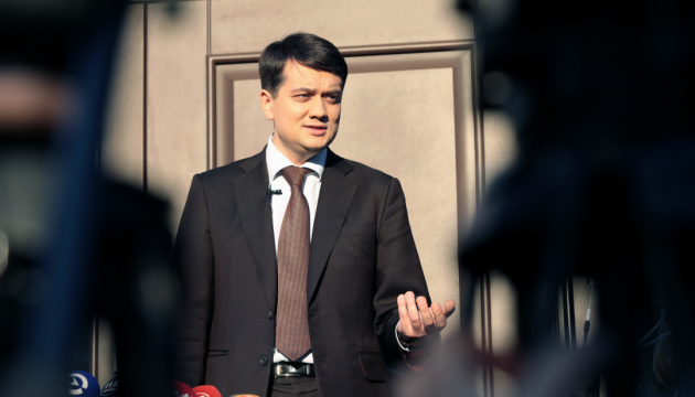 Razoumkov est à la tête du parti « Serviteur du peuple »