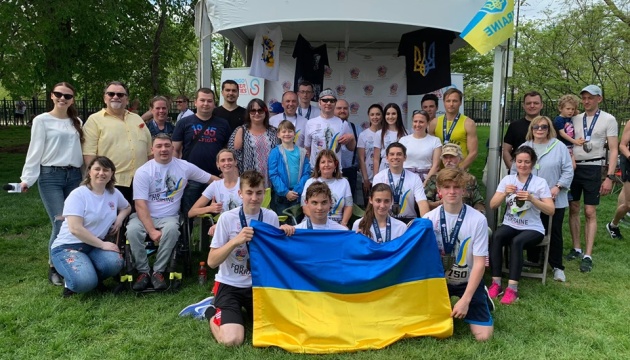 Українці взяли участь у забігу в Чикаго, вшановуючи загиблих на Донбасі воїнів