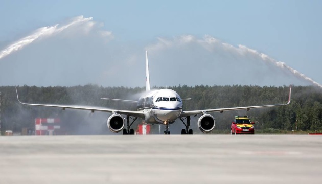 Самолет Airbus A320 совершил аварийную посадку в Шереметьево - СМИ Самолет Airbus A320 совершил аварийную посадку в Шереметьево - СМИ