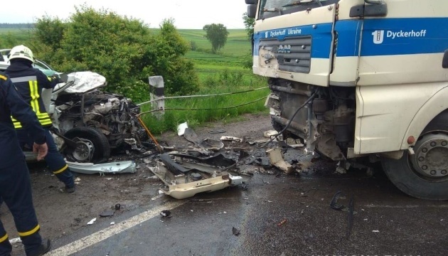 У ДТП з вантажівкою на Тернопільщині загинули четверо працівників 
