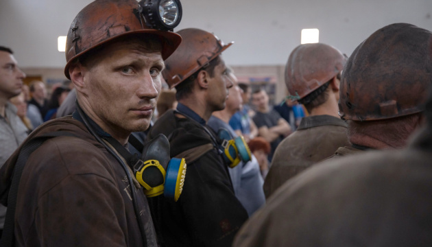 Уряд на суботньому засіданні виділив мільярд гривень на зарплати шахтарям