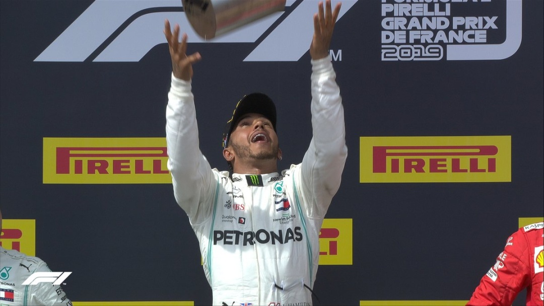 Британский пилот Мерседеса Льюис Хэмилтон стал победителем гонки 8-го этапа чемпионата мира Формулы-1