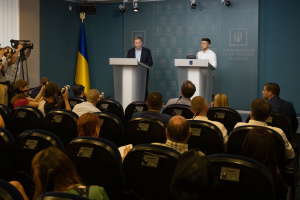 Зеленський та Кучма провели спільний брифінг