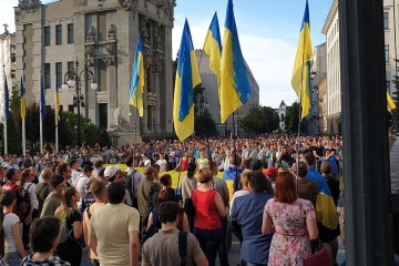 “Зупини капітуляцію”: півтори тисячі активістів прийшли під АП