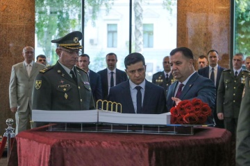 Президент узяв участь у вшануванні пам’яті загиблих у катастрофі Іл-76