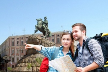VR committee awards eight cities for tourist industry development