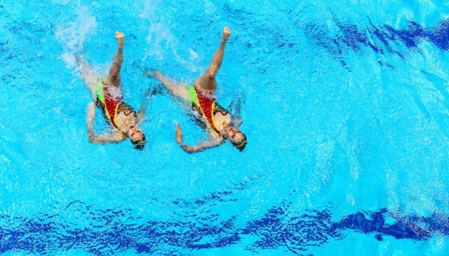 Nadadoras sincronizadas de Ucrania ganan las competiciones de dúos en la Serie Mundial en Barcelona
