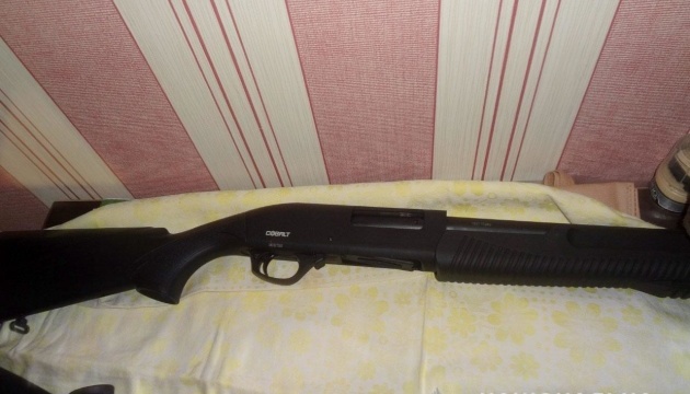 У Дніпрі екс-прокурор влаштував стрілянину з рушниці з балкона — ЗМІ