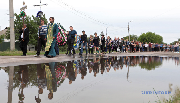 Kiril Tlyavov, âgé de 5 ans, tué par les policiers, est enterré à Pereyaslav-Khmelnytsky