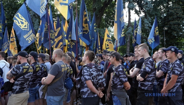 Під Радою мітингують ветерани й Нацкорпус