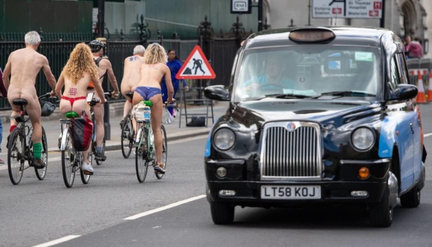 У світі відбулися «голі» велопробіги проти залежності від авто